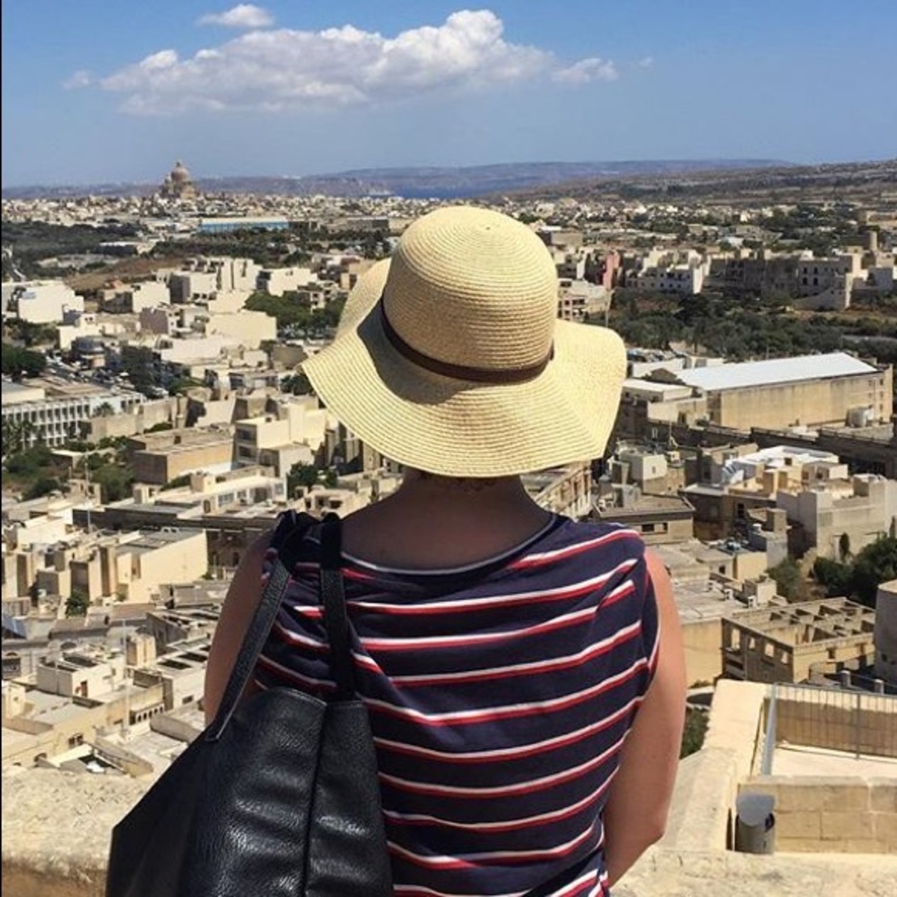 Meet your Posher, Laura